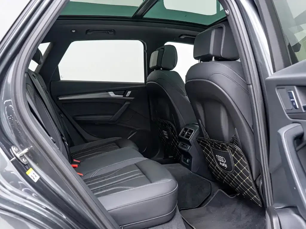 Audi Q5L — фото 8