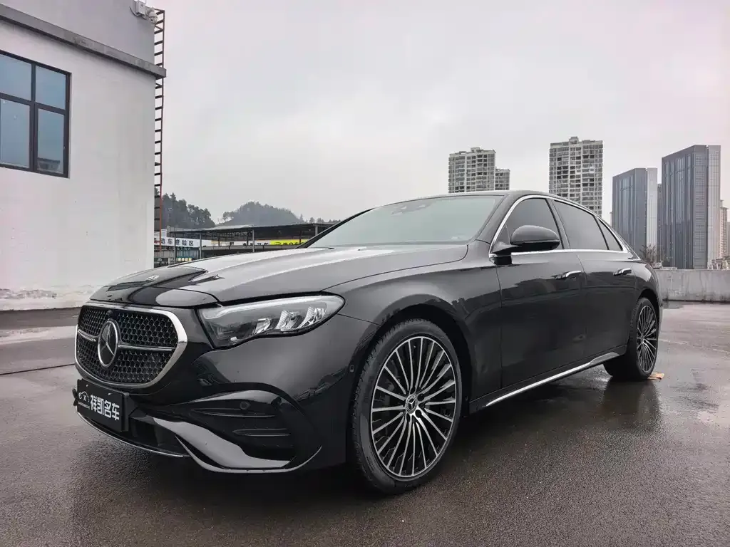 Mercedes-Benz E-Class — фото 1