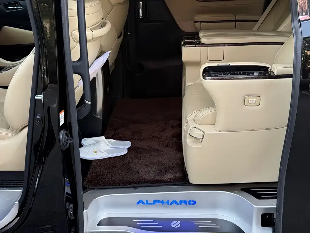 Toyota Alphard 2021 из CN, фото 3
