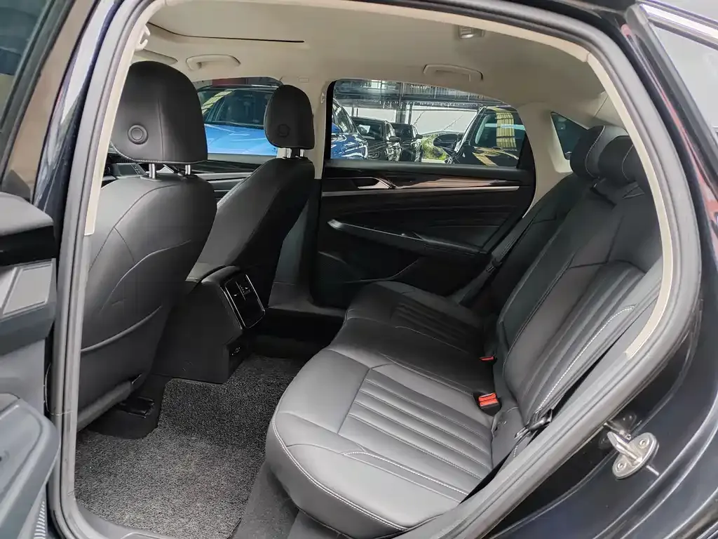 Volkswagen Passat 2022 из CN, фото 4