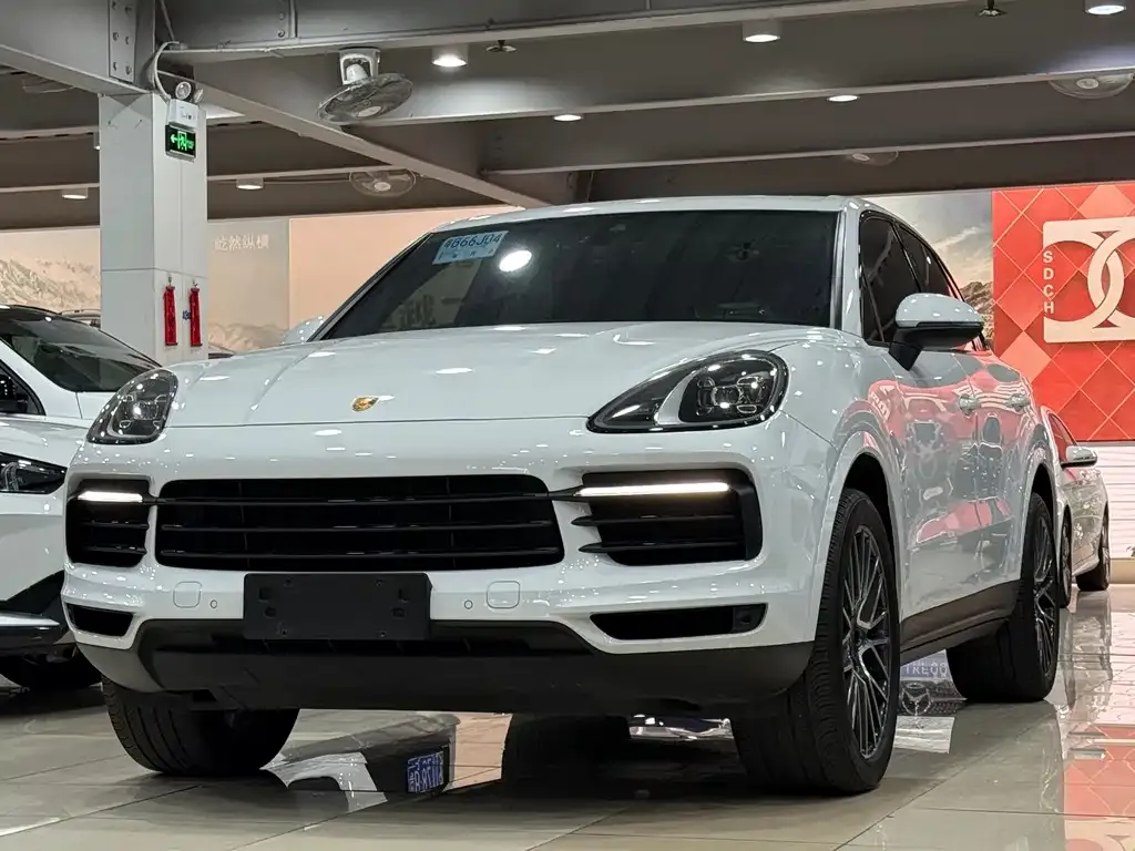 Porsche Cayenne — фото 1