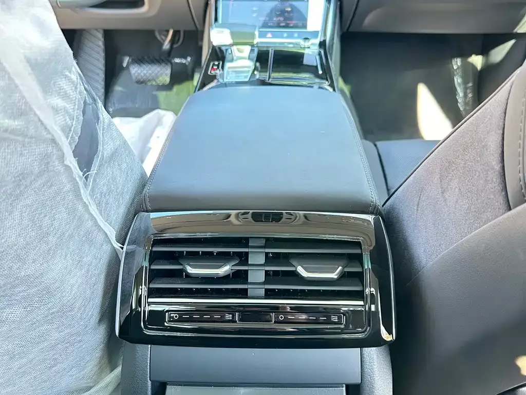 Audi A8 — фото 10