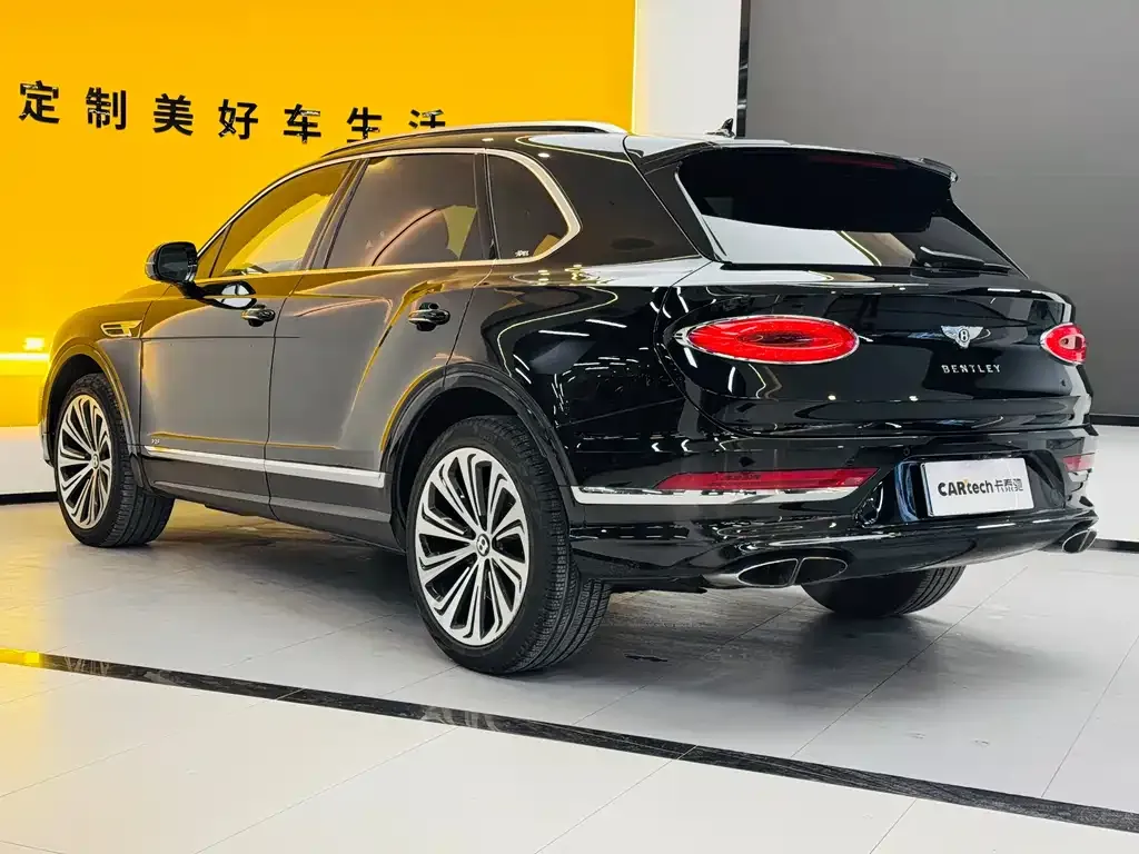 Bentley Bentayga 2022 из CN, фото 8
