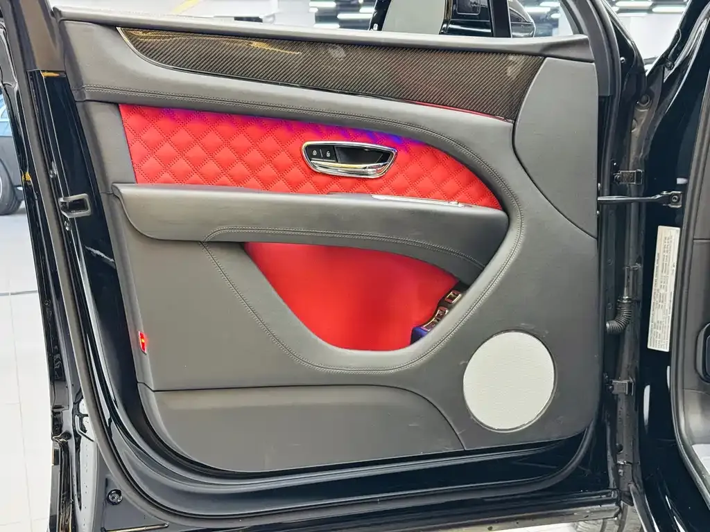 Bentley Bentayga 2022 из CN, фото 7