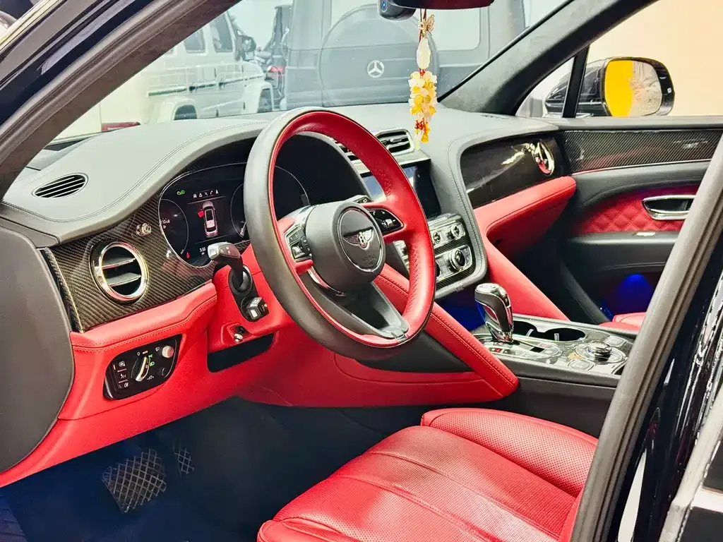 Bentley Bentayga 2022 из CN, фото 10