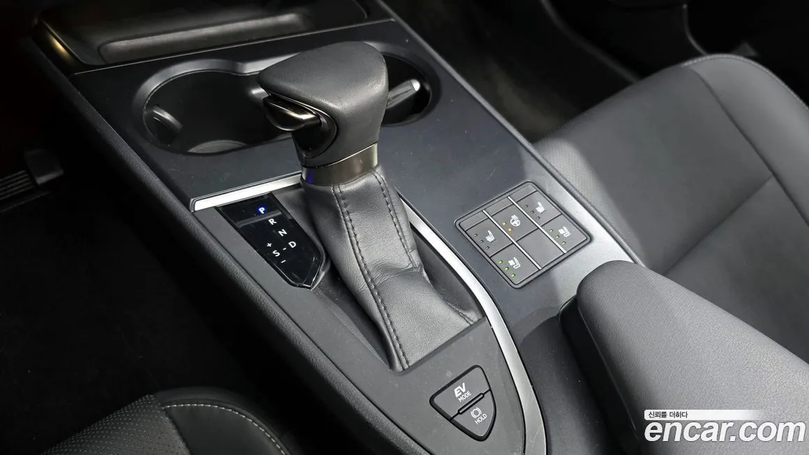 Lexus UX 2024 из KR, фото 2