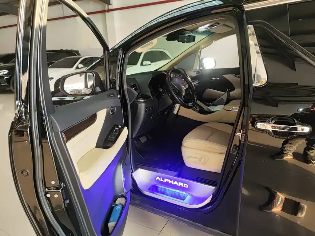 Toyota Alphard 2022 из CN, фото 4