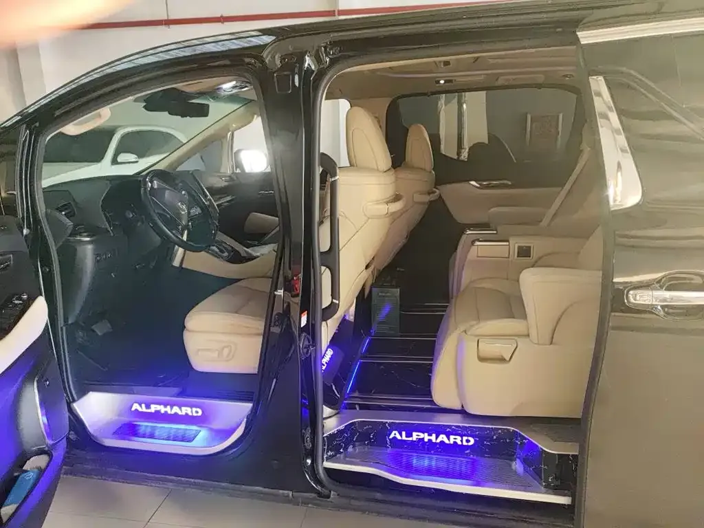 Toyota Alphard 2022 из CN, фото 8