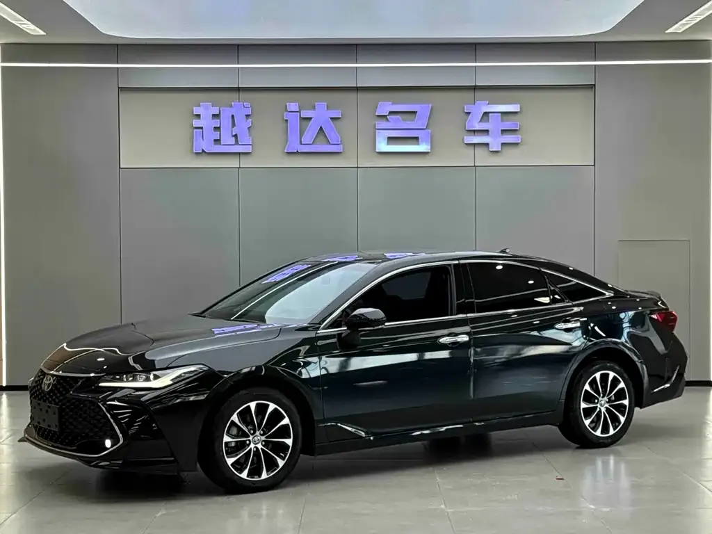 Toyota Avalon — фото 1