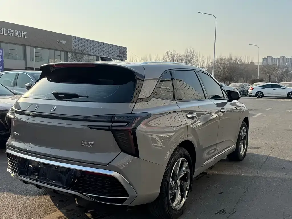 Hongqi HS3 PHEV — фото 8