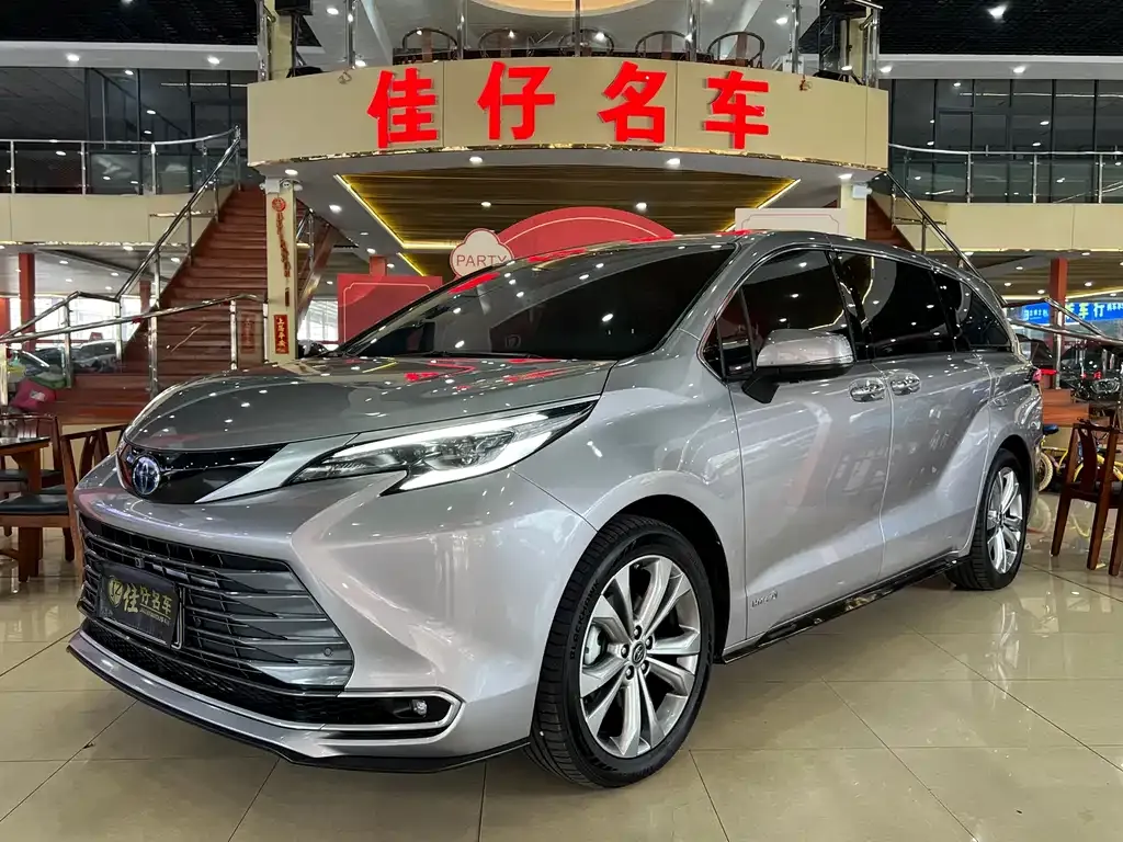Toyota Sienna 2023 из CN, фото 1