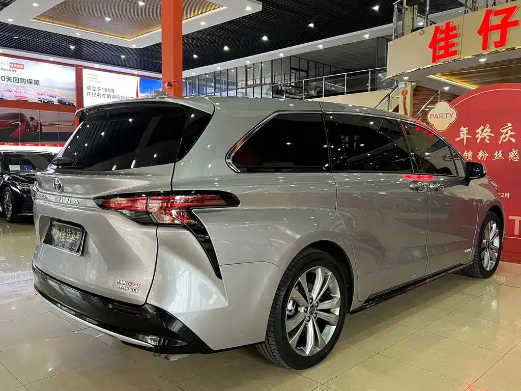 Toyota Sienna 2023 из CN, фото 3