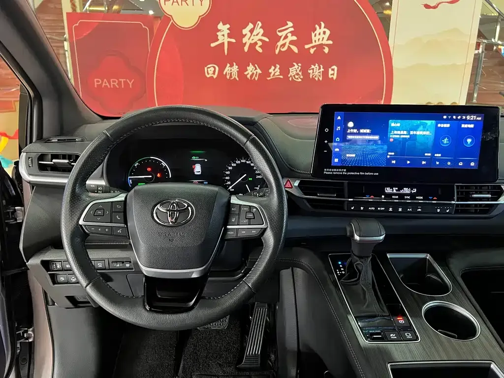 Toyota Sienna 2023 из CN, фото 2