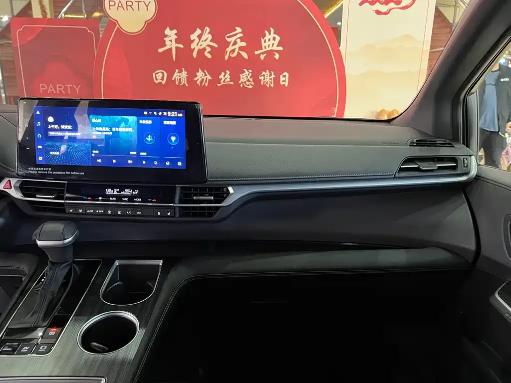 Toyota Sienna 2023 из CN, фото 4