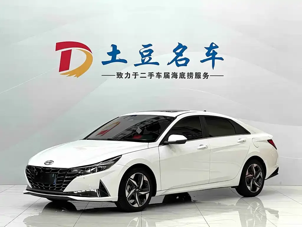 Hyundai Elantra — фото 1