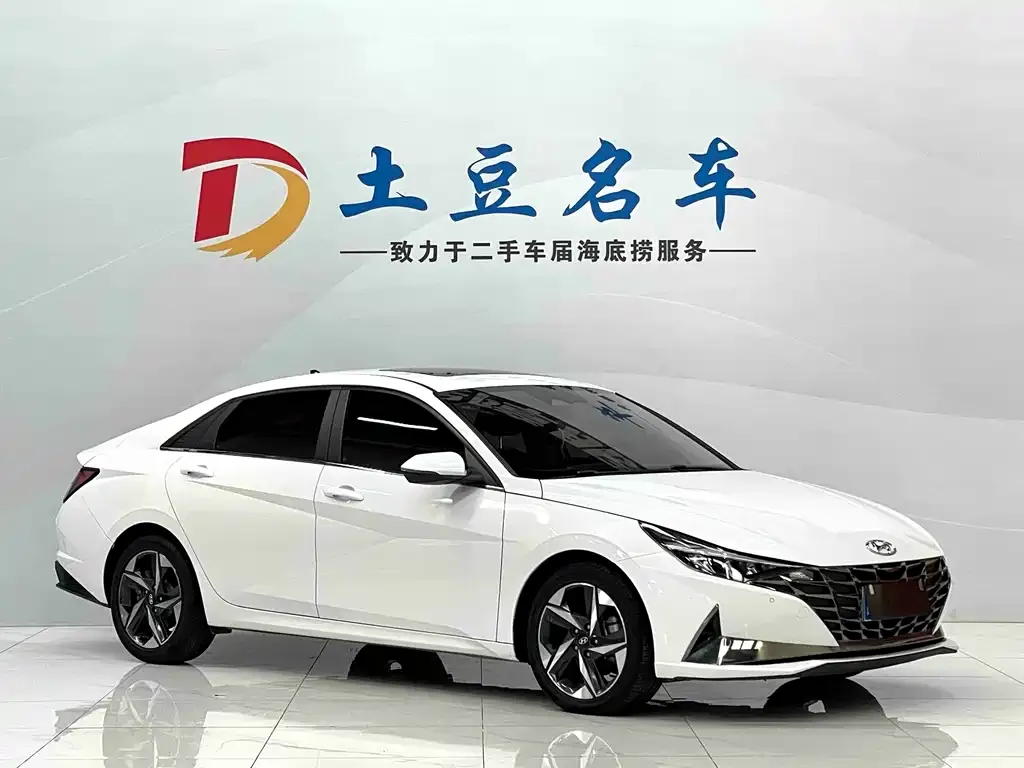 Hyundai Elantra — фото 5
