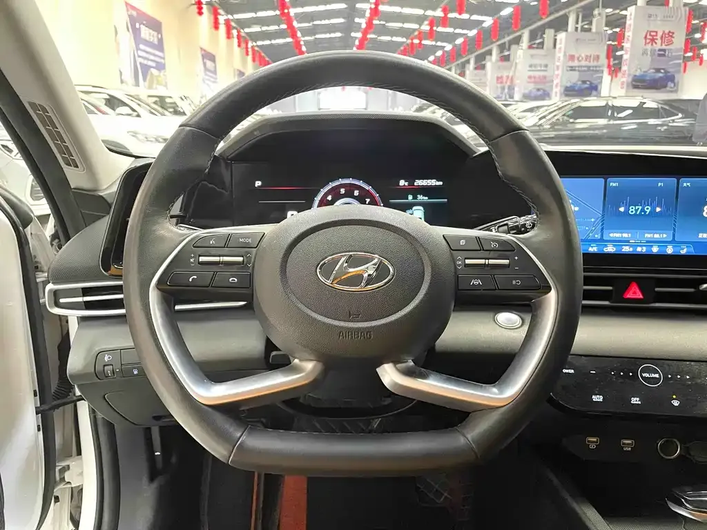 Hyundai Elantra — фото 2