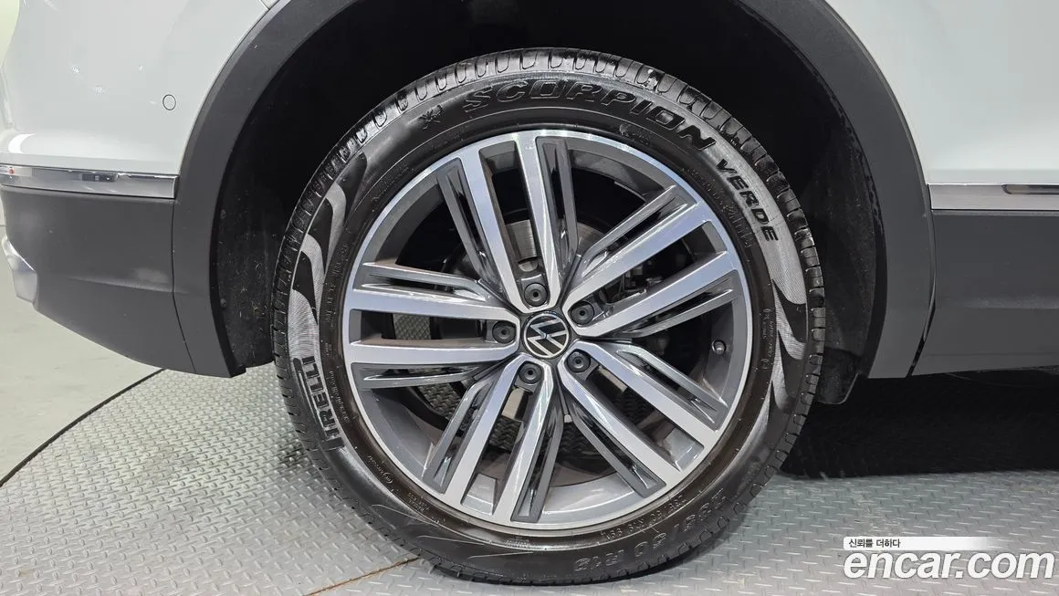 Volkswagen Tiguan — фото 8