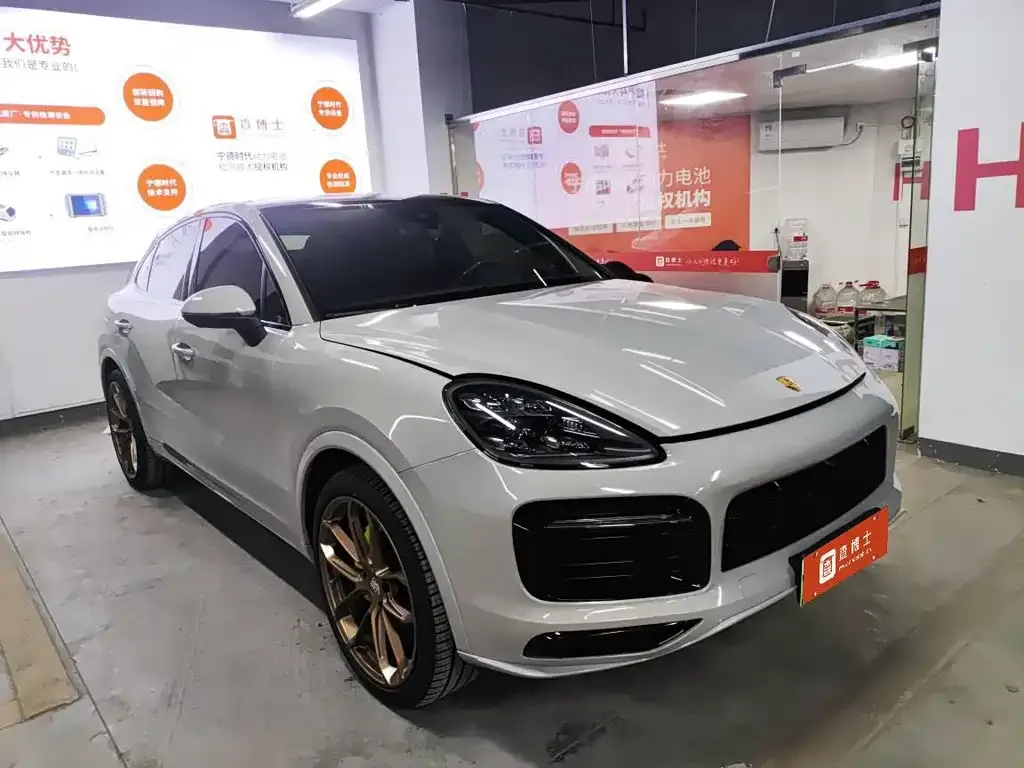 Porsche Cayenne Hybrid — фото 1