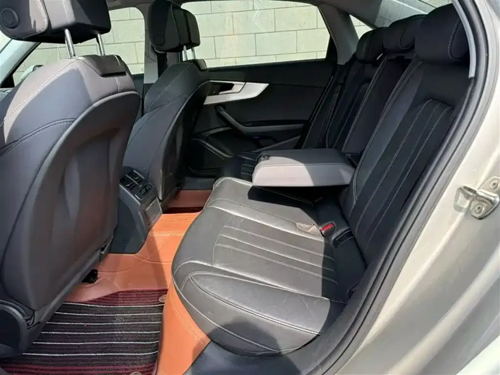 Audi A4L 2022 из CN, фото 3