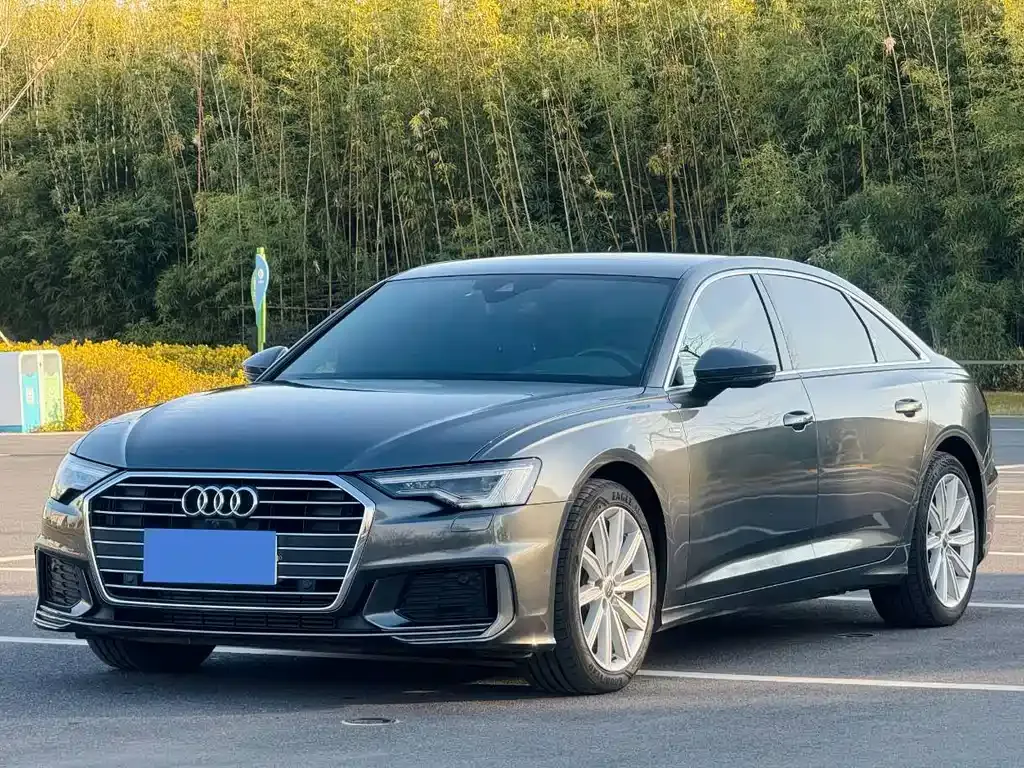 Audi A6L — фото 1