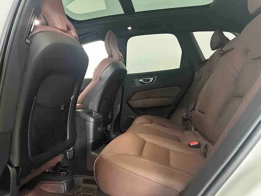 Volvo XC60 PHEV 2024 из CN, фото 5