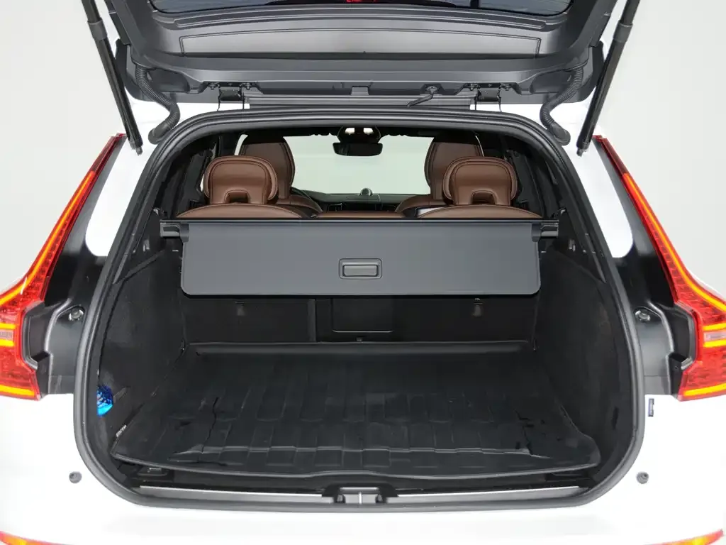 Volvo XC60 PHEV 2024 из CN, фото 7