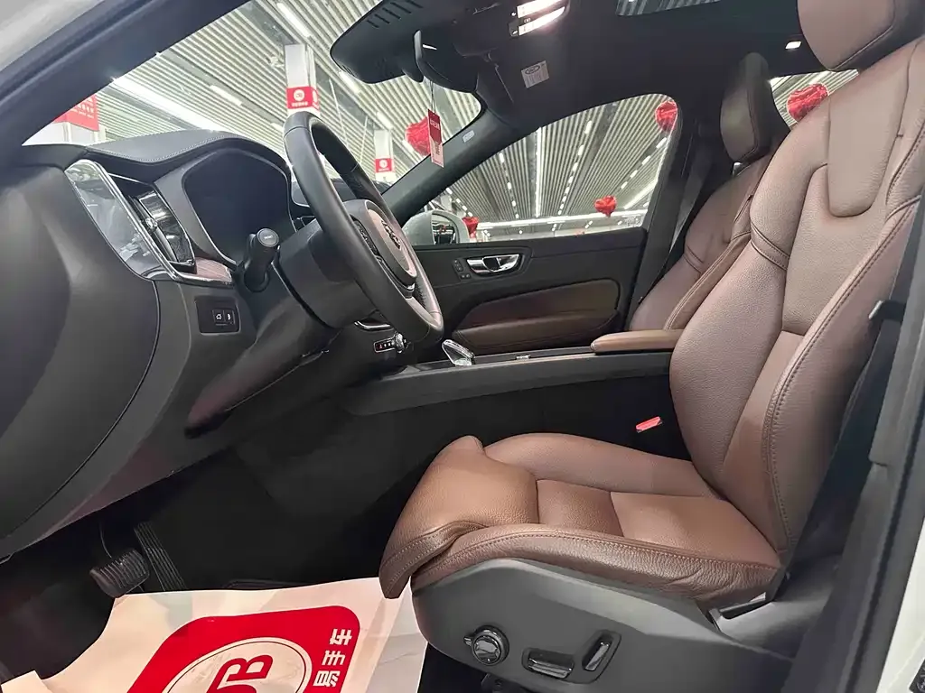 Volvo XC60 PHEV 2024 из CN, фото 9