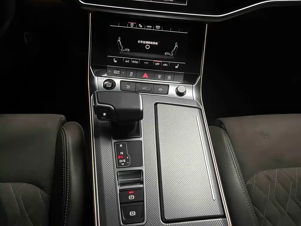 Audi A7L — фото 9