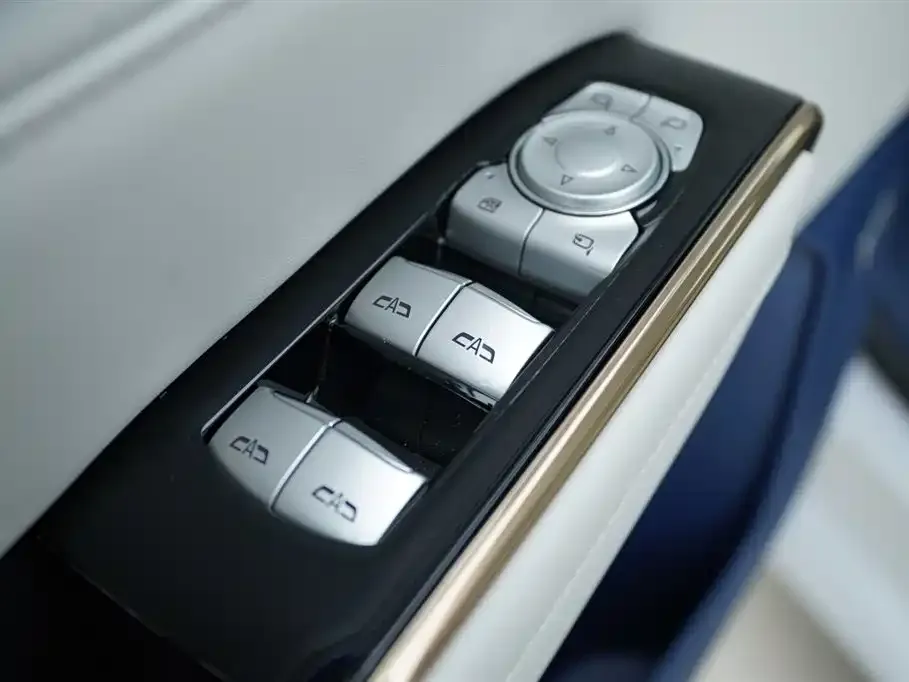 Buick GL8 Hybrid — фото 10