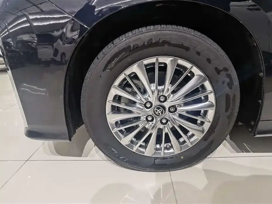 Toyota Alphard — фото 3