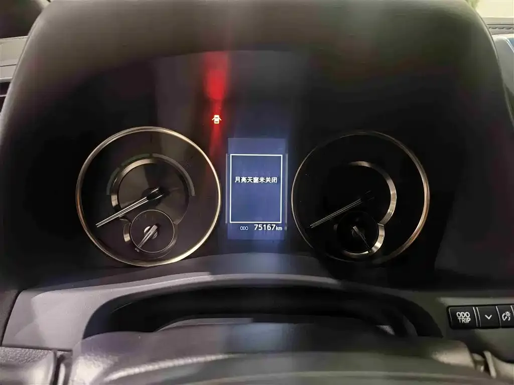 Toyota Alphard — фото 2