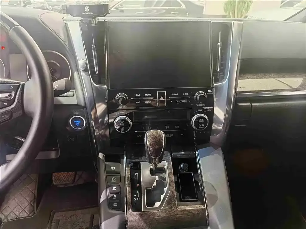 Toyota Alphard — фото 6