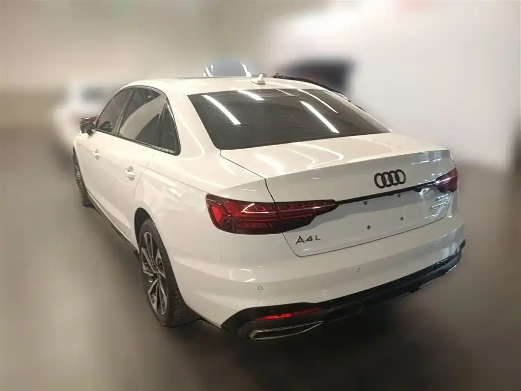 Audi A4L 2023 из CN, фото 4
