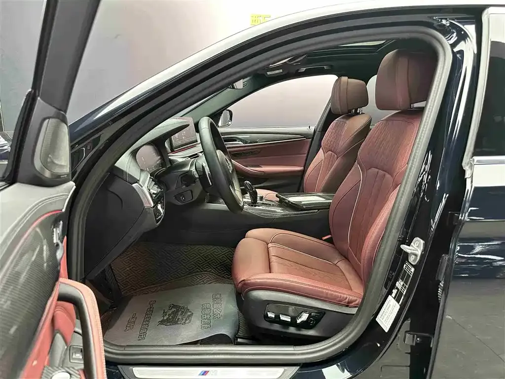 BMW 5 Series 2023 из CN, фото 3