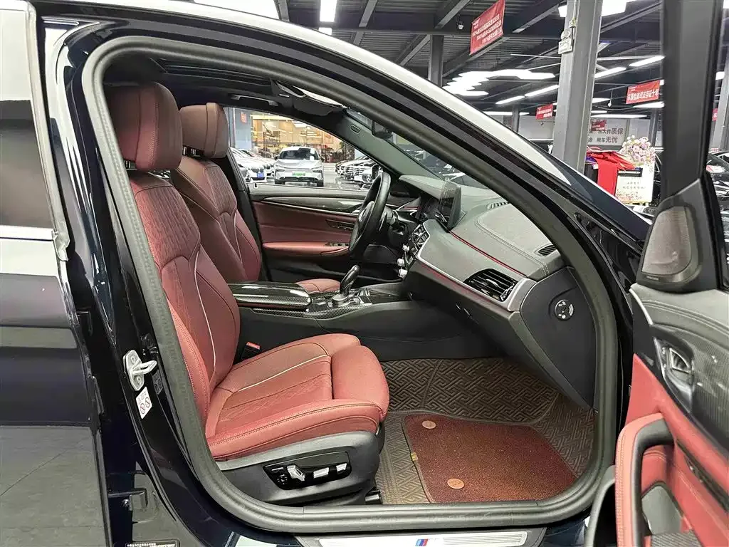 BMW 5 Series 2023 из CN, фото 10