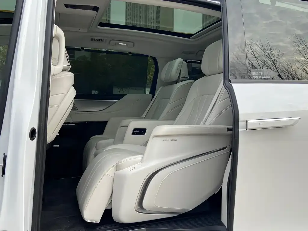 Buick GL8 Hybrid — фото 3