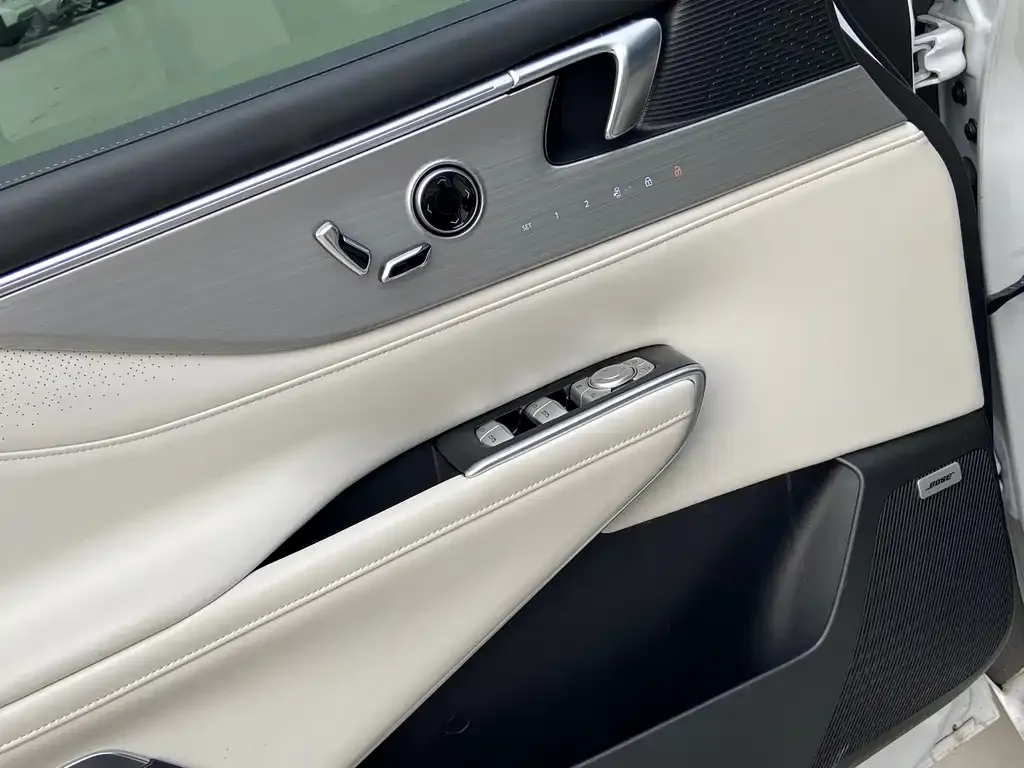 Buick GL8 Hybrid — фото 2