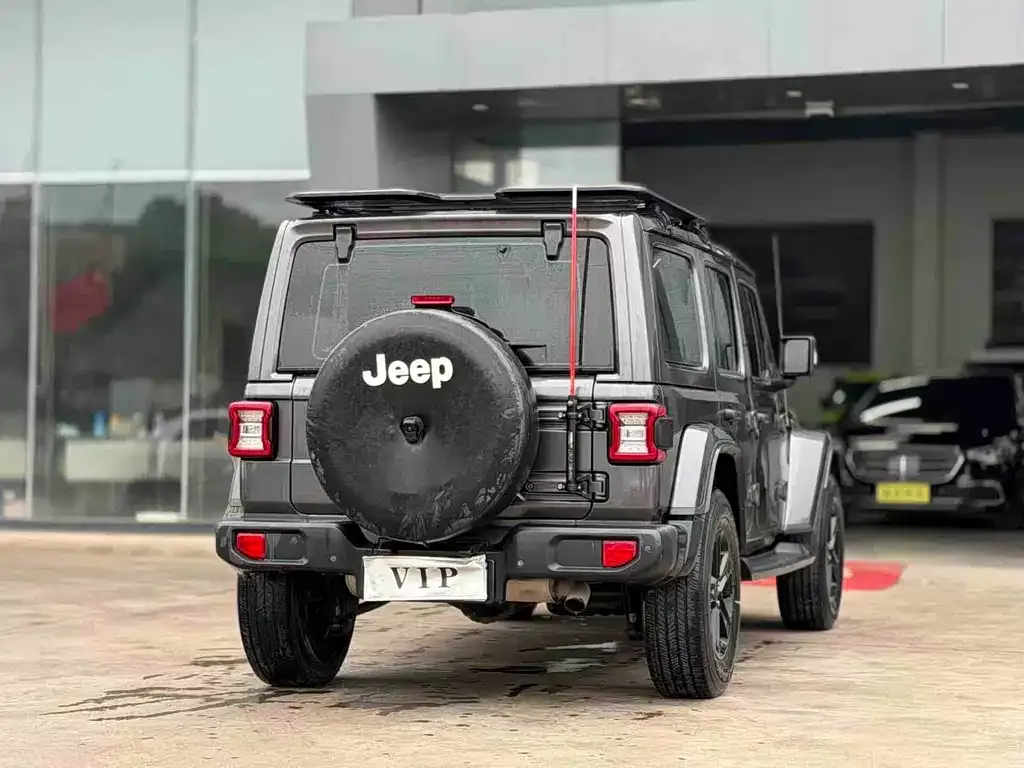 Jeep Wrangler — фото 7