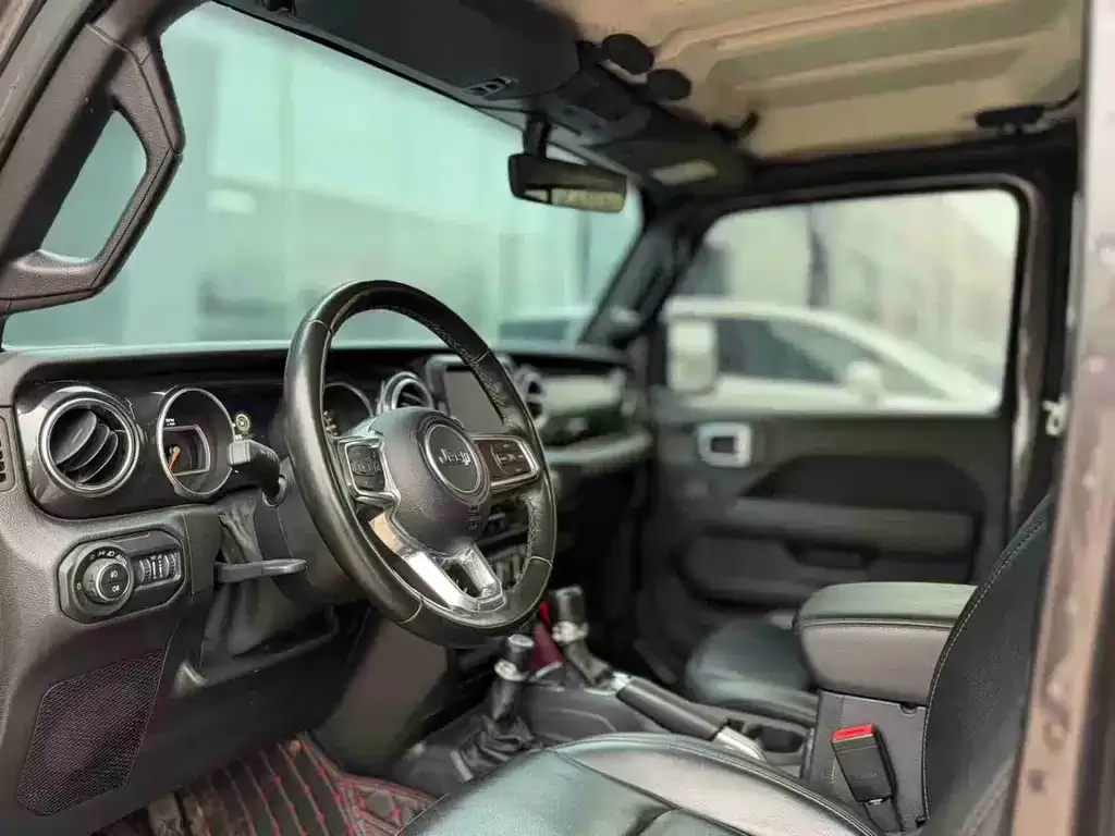 Jeep Wrangler — фото 6