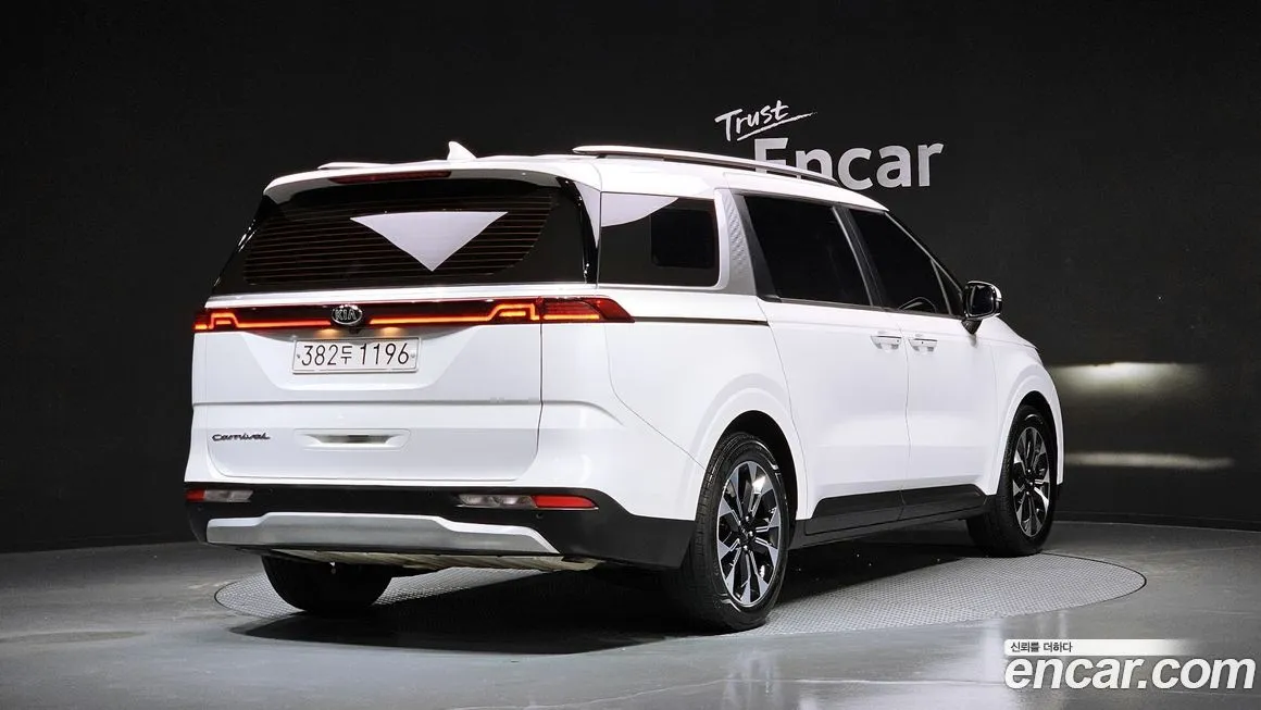 Kia Carnival — фото 4