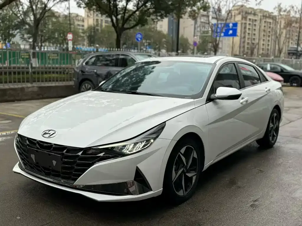 Hyundai Elantra 2023 из CN, фото 1