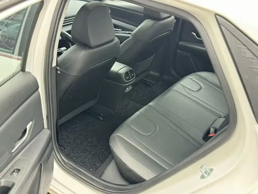 Hyundai Elantra 2023 из CN, фото 8