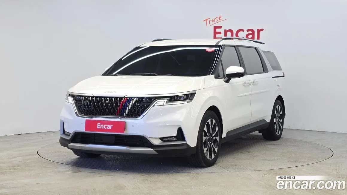 Kia Carnival — фото 1