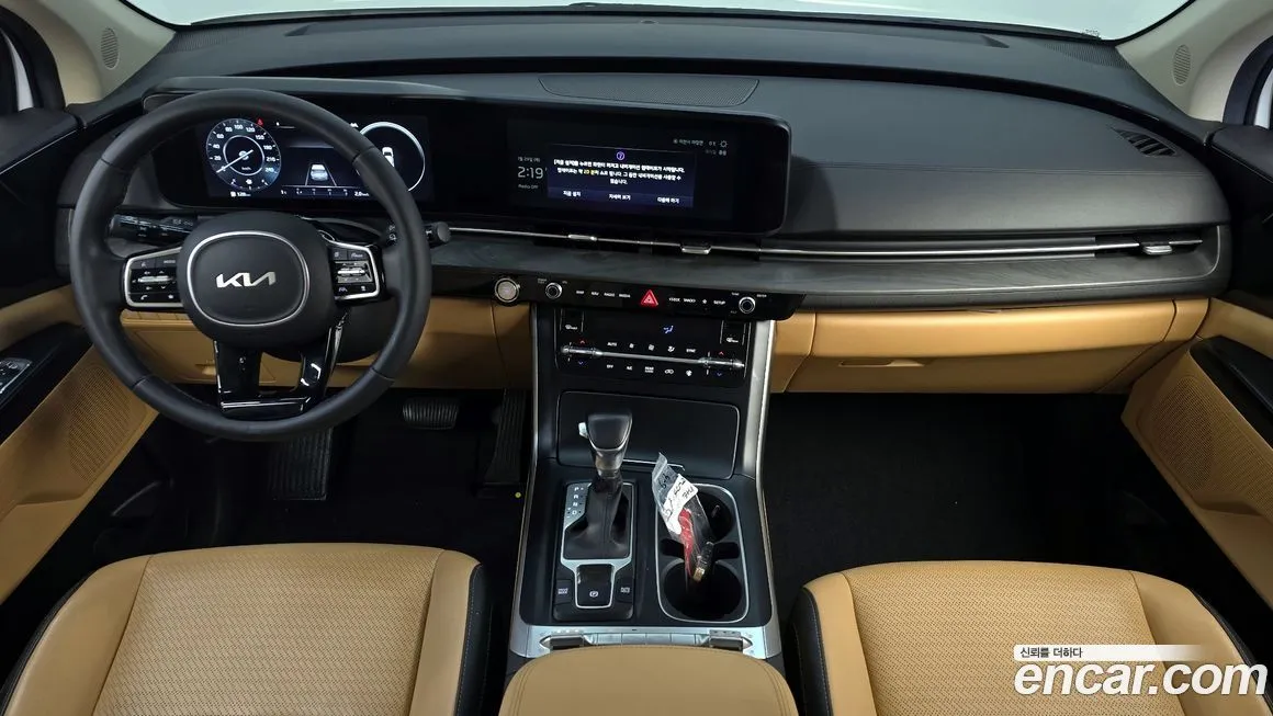 Kia Carnival — фото 10