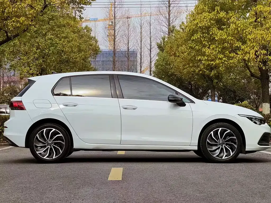 Volkswagen Golf 2023 из CN, фото 7