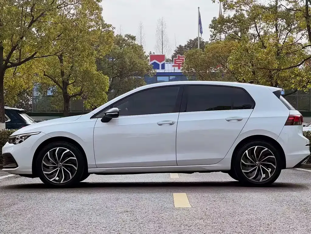 Volkswagen Golf 2023 из CN, фото 8