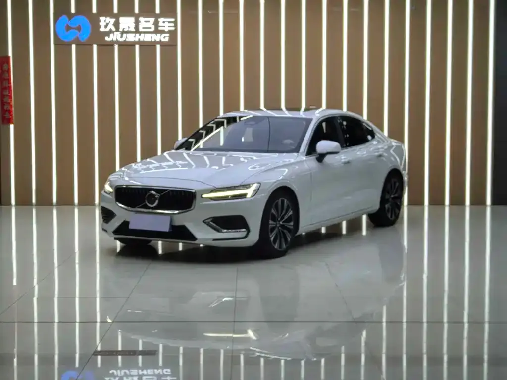 Volvo S60 — фото 1