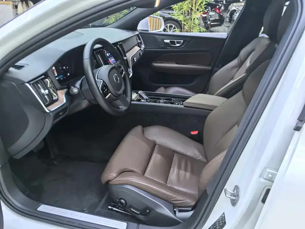 Volvo S60 — фото 10