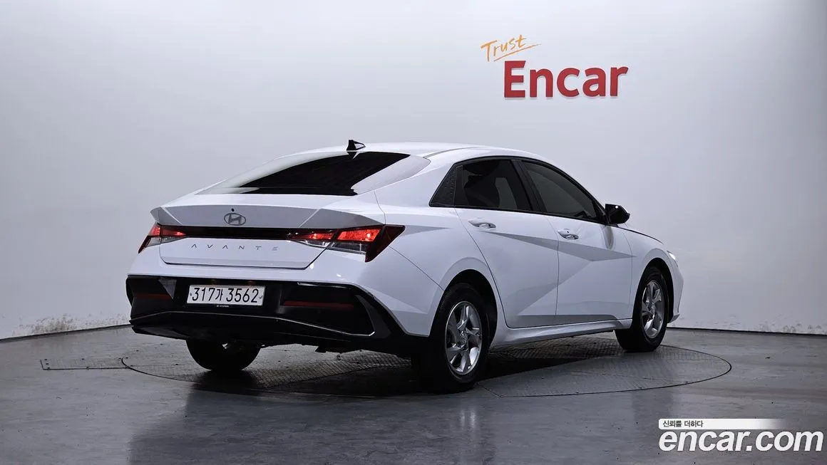 Hyundai AVANTE — фото 3